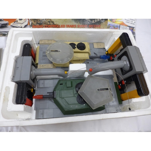 2869 - A BOXED ENTERTECH LASER TANKS BATTLE CHALLENGE WITH TWO TANKS AND RADIO REMOTE CONTROLS