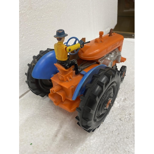 3058 - A BATTERY POWERED PLASTIC MODEL OF A VINTAGE TRACTOR