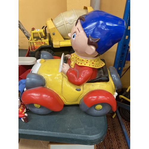 3096A - A HARD PLASTIC NODDY IN HIS CAR MODEL CHARITY MONEY BOX MISSING HIS HAT AND THE BASE - 32 CM WIDE X ... 