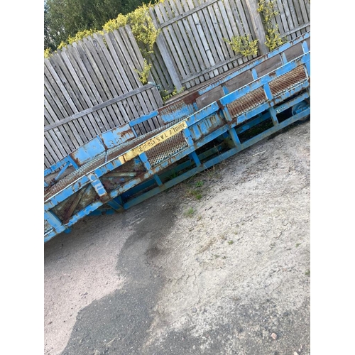 231 - A HEAVY DUTY WAGON LOADING RAMP - SAFE LOADING WEIGHT 7 TONNES - NO VAT