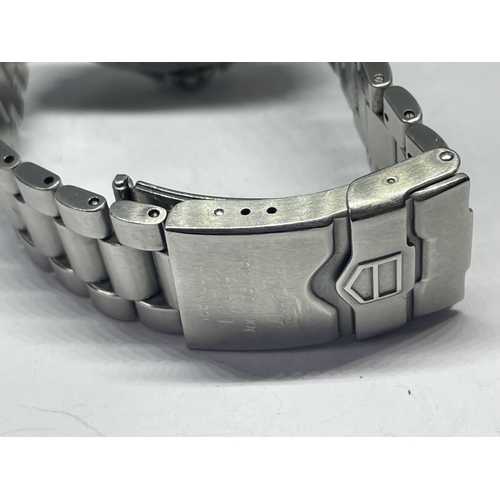 601 - A TAG HEUER FORMULA 1 PROFESSIONAL 200M WRIST WATCH SEEN WORKING BUT NO WARRANTY