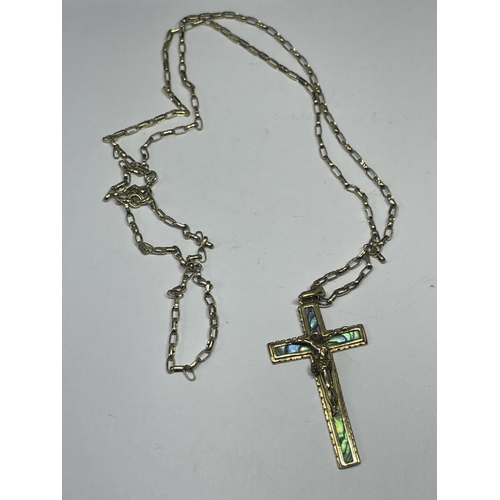 680 - A SILVER GILT NECKLACE AND A CRUCIFIX PENDANT WITH PEARLISED IN LAY