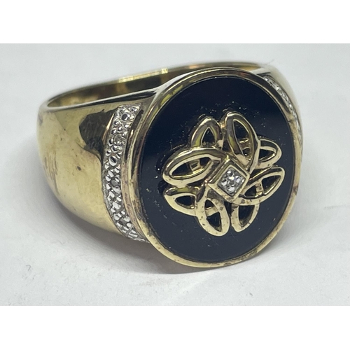 681 - A SILVER GILT AND DIAMOND RING SIZE S IN A PRESENTATION BOX