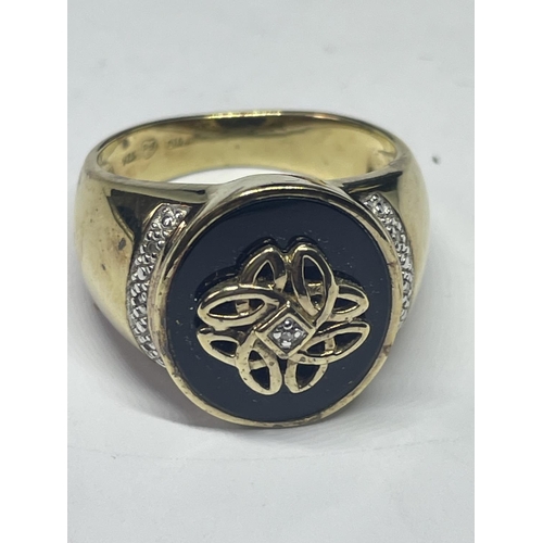 681 - A SILVER GILT AND DIAMOND RING SIZE S IN A PRESENTATION BOX