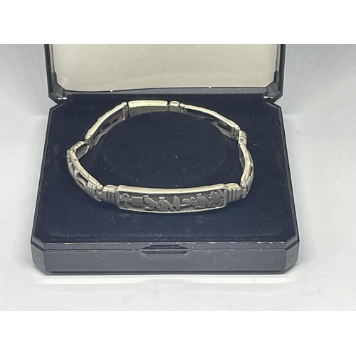 682 - A SILVER BRACELET IN A PRESENTATION BOX