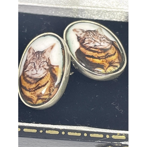 695 - A PAIR OF SILVER CAT CUFFLINKS IN A PRESENTATION BOX