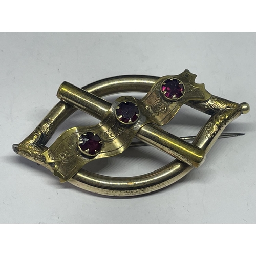 703 - A PINCH BECK BROOCH