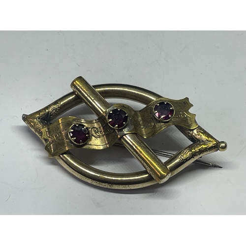 703 - A PINCH BECK BROOCH