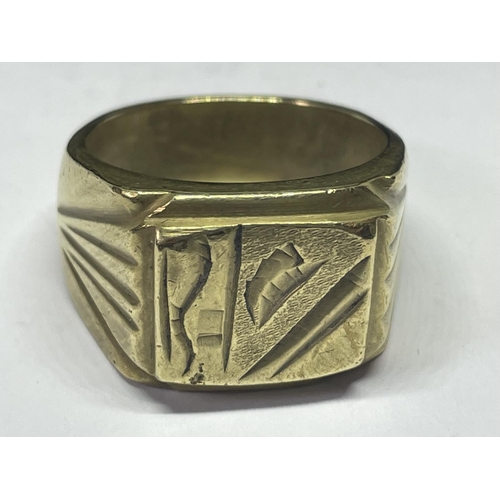 704 - A YELLOW METAL RING STAMPED 750 SIZE U IN A PRESENTATION BOX