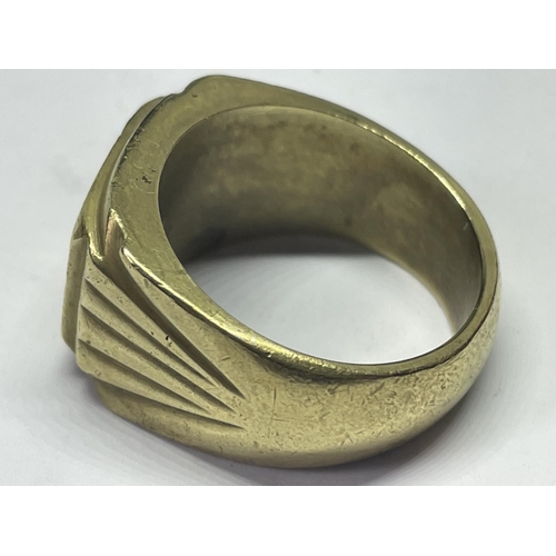 704 - A YELLOW METAL RING STAMPED 750 SIZE U IN A PRESENTATION BOX