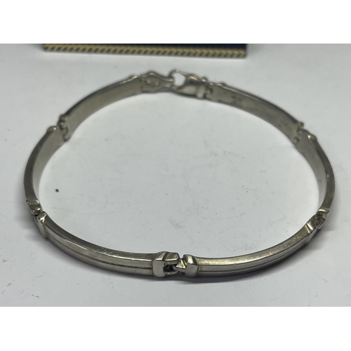 709 - A SILVER BRACELET IN A PRESENTATION BOX