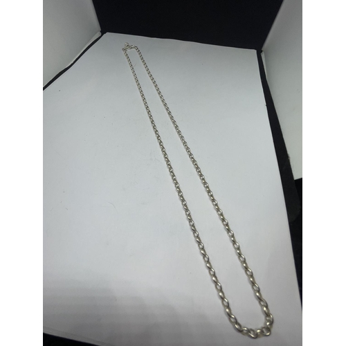 712 - A MARKED SILVER NECKLACE