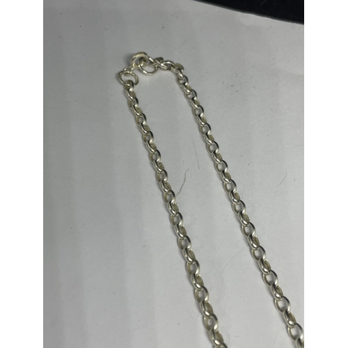 712 - A MARKED SILVER NECKLACE