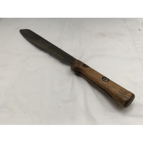 462 - A MID 20TH CENTURY MACHETE, LENGTH OF BLADE 31CM