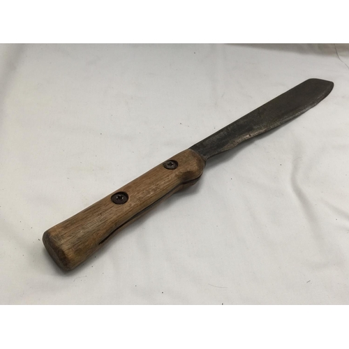 462 - A MID 20TH CENTURY MACHETE, LENGTH OF BLADE 31CM