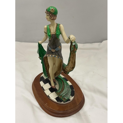 109 - A LEONARDO COLLECTION 'THE CHARLESTON' FIGURINE HEIGHT 28CM