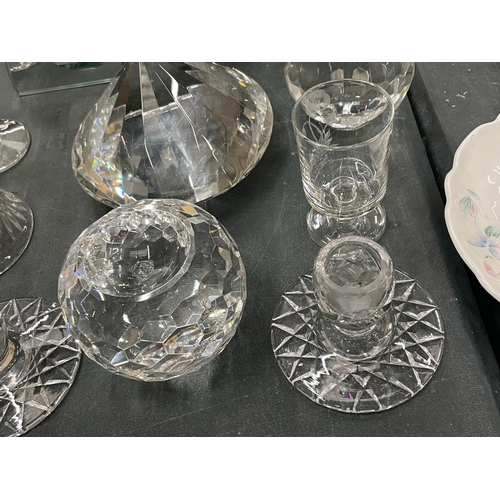 111 - A QUNATITY OF GLASSWARE TO INCLUDE AN ARCHED TEALIGHT HOLDER, PRISM, CANDLE HOLDERS, A LARGE PEAR, E... 