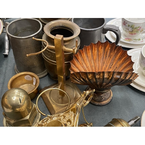 116 - A QUANTITY OF BRASS AND PEWTER TO INCLUDE TANKARDS, VASES, ETC