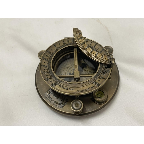 118 - A BOXED BRASS SUNDIAL AND COMPASS BY STEWARD OF LONDON