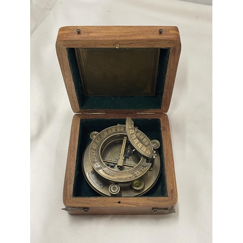 118 - A BOXED BRASS SUNDIAL AND COMPASS BY STEWARD OF LONDON