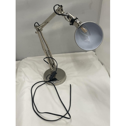 62 - A VINTAGE STYLE RETRO ANGLE POISE LAMP IN CHROME WITH MOVEABLE HEAD