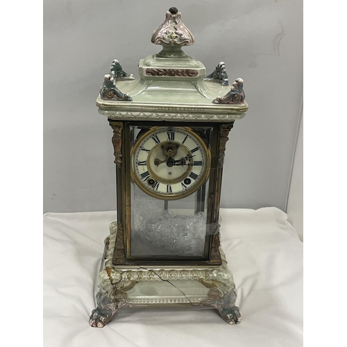 67 - AN ANTIQUE MANTLE CLOCK WITH BEVELLED GLASS CASE WITH GLASS FRAME, PALE CERAMIC FOOTED BASE AND TOP ... 