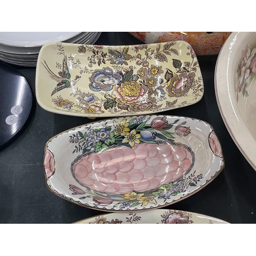 75 - A QUANTITY OF MALING LUSTREWARE BOWLS