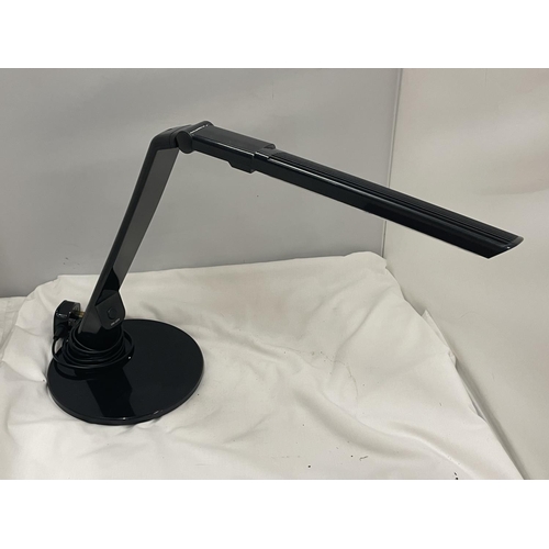 77 - A BLACK ADJUSTABLE TABLE LAMP