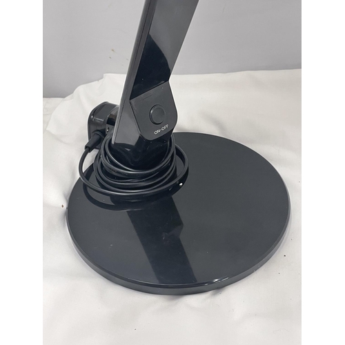 77 - A BLACK ADJUSTABLE TABLE LAMP