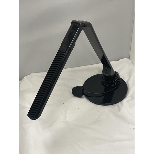 77 - A BLACK ADJUSTABLE TABLE LAMP