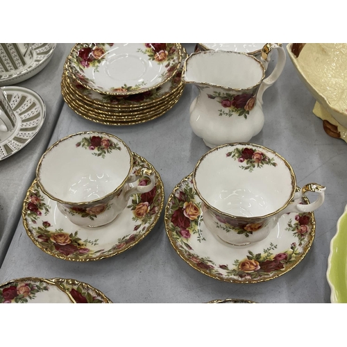 82 - A QUANTITY OF ROYAL ALBERT 'OLD COUNTRY ROSES' TEAWARE TO INCLUDE PLATES, CUPS, SAUCERS, CREAM JUG A... 