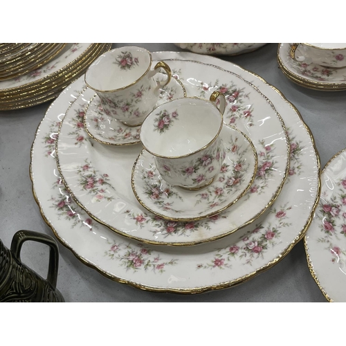 85 - A LARGE QUANTITY OF PARAGON/ROYAL ALBERT 'VICTORIANA ROSE' TO INCLUDE TUREENS, CUPS, SAUCERS, PLATTE... 