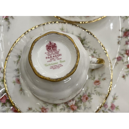 85 - A LARGE QUANTITY OF PARAGON/ROYAL ALBERT 'VICTORIANA ROSE' TO INCLUDE TUREENS, CUPS, SAUCERS, PLATTE... 