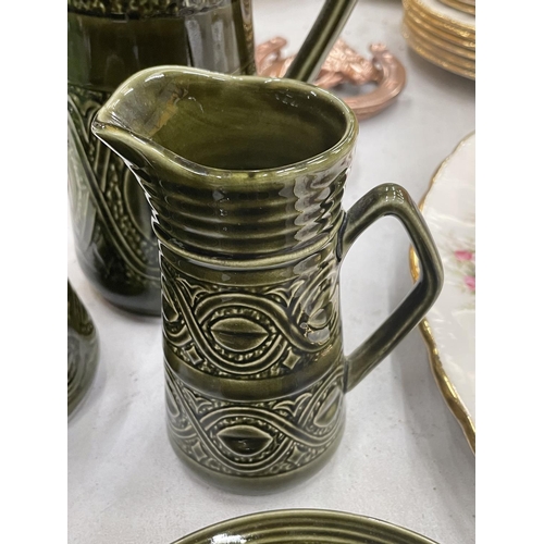 86 - AN ELLGREAVE POTTERY SAXONY DARK GREEN COFFEE SET TO INCLUDE A COFFEE POT, CREAM JUG, SUGAR BOWL, CU... 