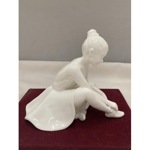 894 - A COALPORT FIGURE PRIMA BALLERINA