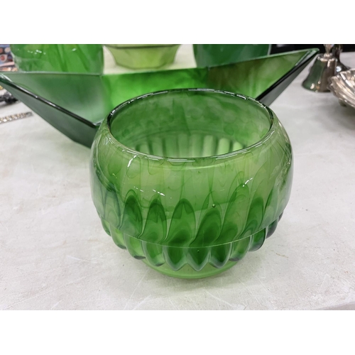 90 - FIVE PIECES OF EMERALD COLOURED CLOUD GLASS TO INCLUDE VASES, AN OCTAGONAL BOWL, HEXAGONAL BOWL AND ... 