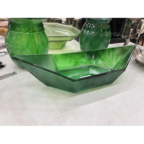 90 - FIVE PIECES OF EMERALD COLOURED CLOUD GLASS TO INCLUDE VASES, AN OCTAGONAL BOWL, HEXAGONAL BOWL AND ... 