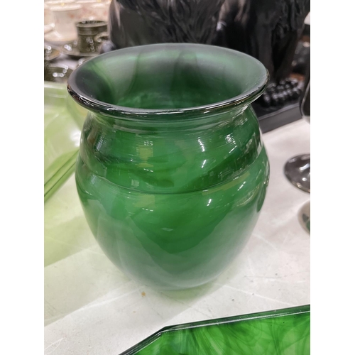 90 - FIVE PIECES OF EMERALD COLOURED CLOUD GLASS TO INCLUDE VASES, AN OCTAGONAL BOWL, HEXAGONAL BOWL AND ... 