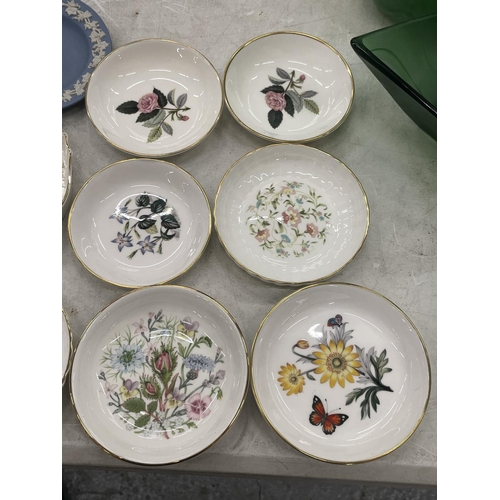 92 - A QUANTITY OF TRINKET/PIN DISHES TO INCLUDE WEDGWOOD, COALPORT, AYNSLEY, ETC