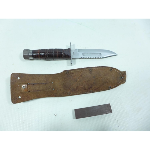 416 - A JAPANSES JET PILOT MARKED BOWIE KNIFE AND LEATHER SCABBARD 11.5CM SAWBACK BLADE