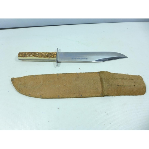 417 - A LARGE ITALIAN MADE BOWIE KNIFE AND SCABBARD 24CM BLADE