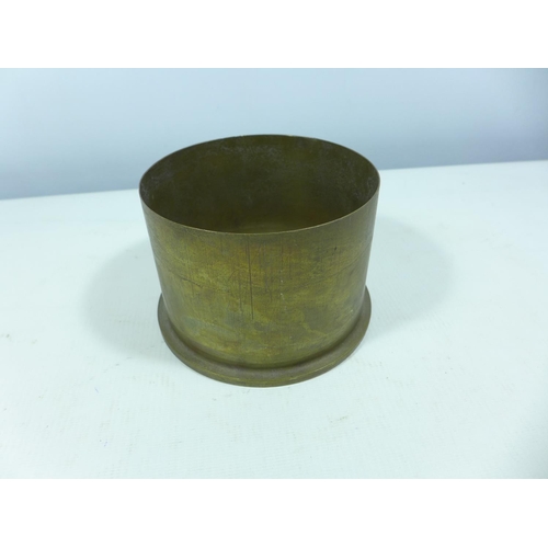 418 - A WORLD WAR I 4.5 INCH HOWITZER SHELL CASE DATED 1917 HEIGHT 8.5CM