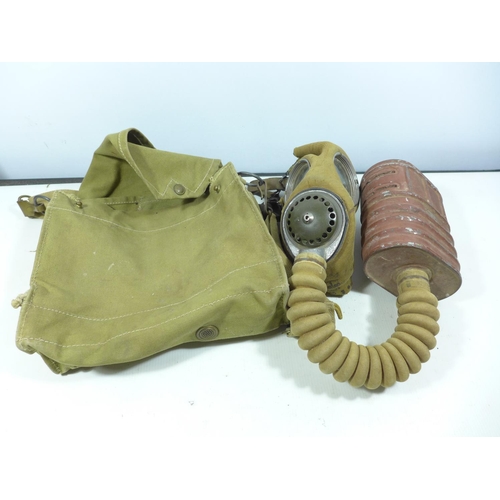 420 - A WORLD WAR II GAS MASK AND BAG