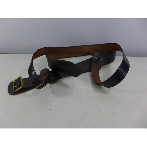 481 - A BLACK LEATHER SAM BROWNE BELT