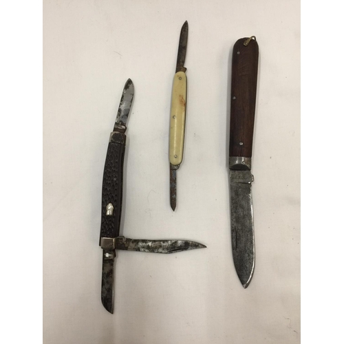 485 - THREE ASSORTED KNIVES BLADE LENGTHS 4 CM TO 9 CM