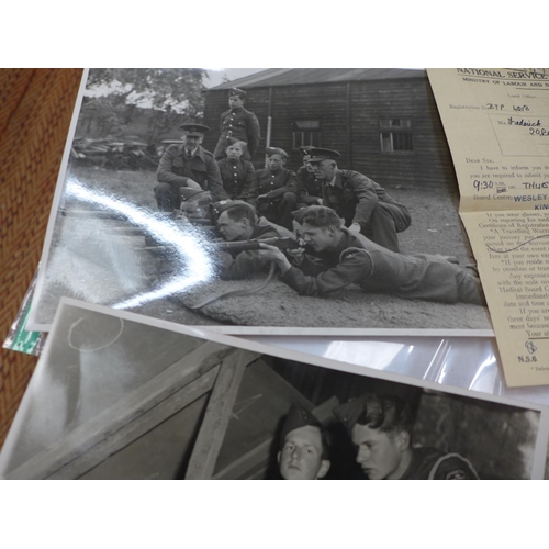 494 - A COLLECTION OF WORLD WAR I AND WORLD WAR II EPHEMERA TO INCLUDE PHOTO OF WORLD WAR I TANK, RATION C... 