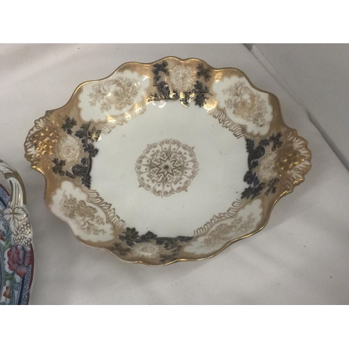 131 - A VINTAGE CROWN WESTMINSTER FOOTED BOWL WITH GILT AND FLORAL DECORATION PLUS A BLUE AND GILT TAZA DI... 