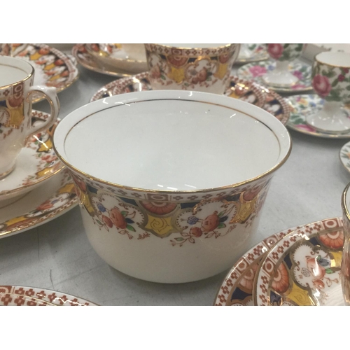 139 - A QUANTITY OF SALISBURY CHINA 'TYNE' TO INCLUDE CAKE PLATE, CUPS, SAUCERS, SIDE PLATES AND A SUGAR B... 