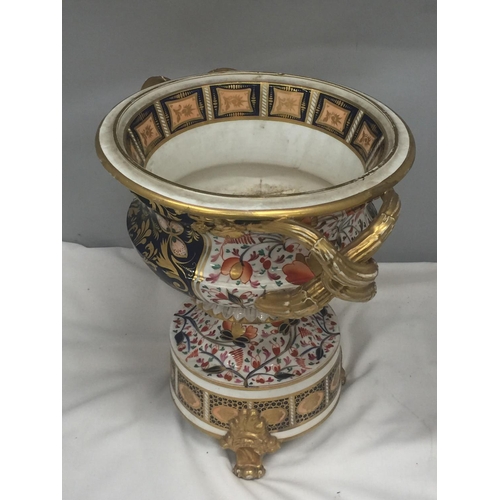 146 - A MID 19TH CENTURY PORCELAIN CAMPANA SHAPED URN ON STAND WITH ELABORATE GILT DECORATION, HEIGHT 32CM... 