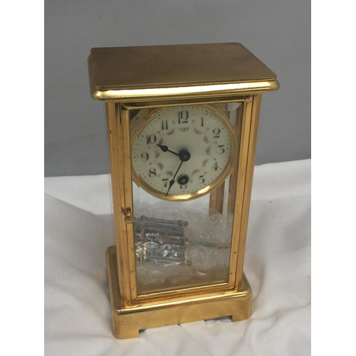 152 - AN EARLY 20TH CENTURY CARRIAGE CLOCK WITH FLORAL ENAMELLING TO THE FACE IN A BEVELLED GLASS CASE WIT... 